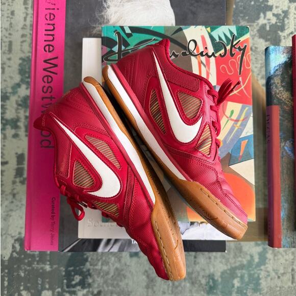 Supreme x Nike SB Gato Red World Famous 2018 AR9821-600 main image 6